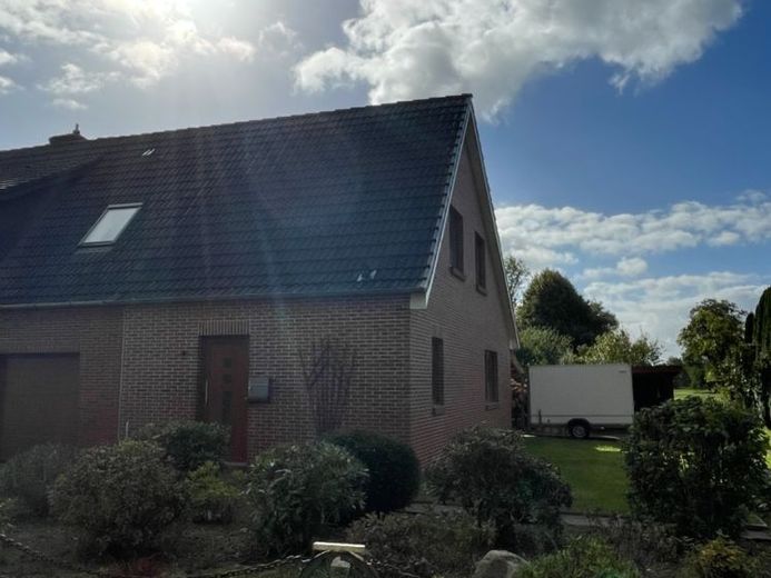 Sfeervol ingedeelde woning met tuin en overdekt terras – Foto 1
