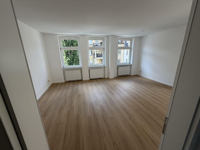 Zentrumsnahe, ruhige 2,5-Zimmer-Wohnung mit Balkon in Brühlervorstadt – Wohnzimmer 1