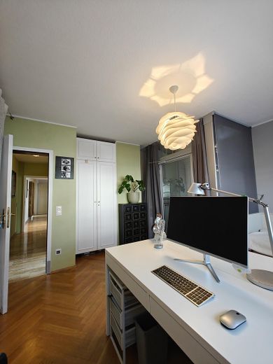 Büro EG