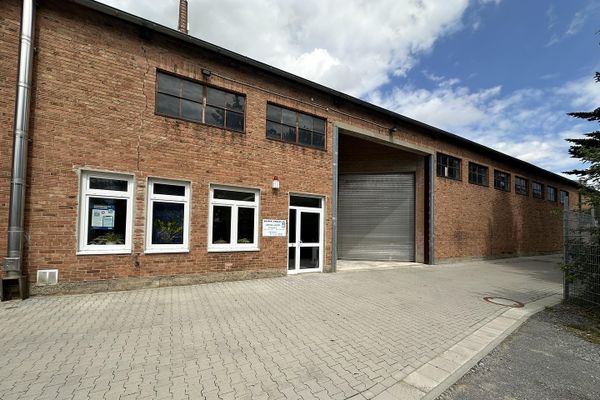 Halle als Lager / Werkstatt rd 600 qm mit Büro und Sozialraum / WC beheizbar