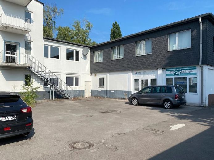 Sanierungsbedürftige Halle bzw. Büros 240 qm (1.Etage!!!) im Stadtkern von Langenfeld! – Foto 1