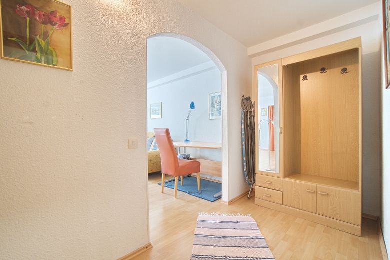 Spacieux appartement d’une pièce avec accès à Internet, dans un quartier résidentiel calme et verdoyant, place de stationnement possible – 6589b556aac2189cd249d342bc00234675b1b2d4.jpg