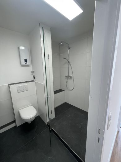 Dusche mit Regenbrause