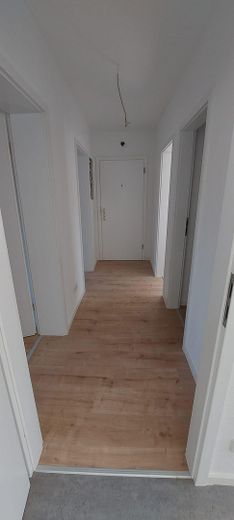Schöne renovierte 2- Zimmerwohnung – Flur