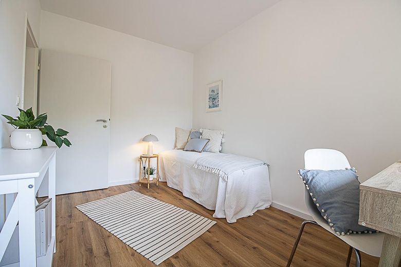 Komisyonsuz ve hemen taşınmaya hazır: Drachenfels manzaralı ve iki balkonlu 3 odalı daire – Gästezimmer?