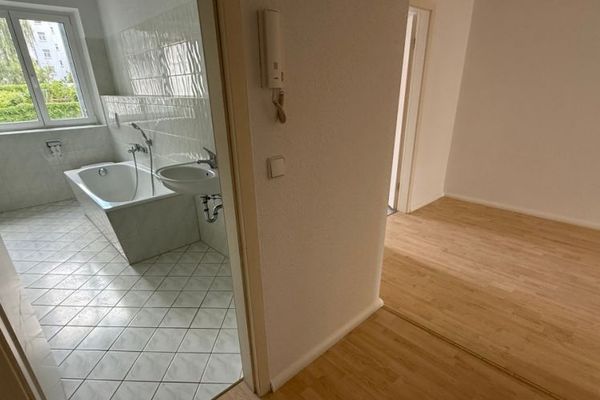 1.OG - Balkon - Bad mit Fenster uv.m. - frei ab sofort !!!