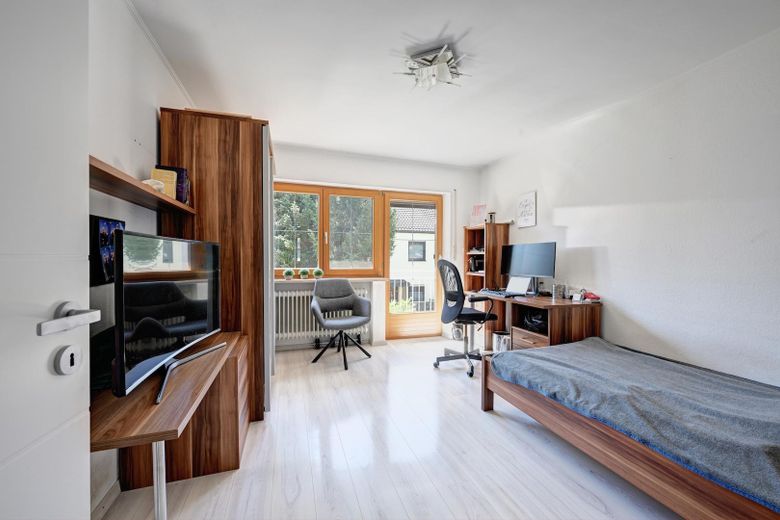 Reihenendhaus I 1996 umfassend saniert I 371 m² Grundstück – Kinderzimmer 1