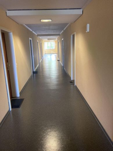 Saubere Wohnung an Student/in sofort längerfristig zu vermieten! – Etagenflur