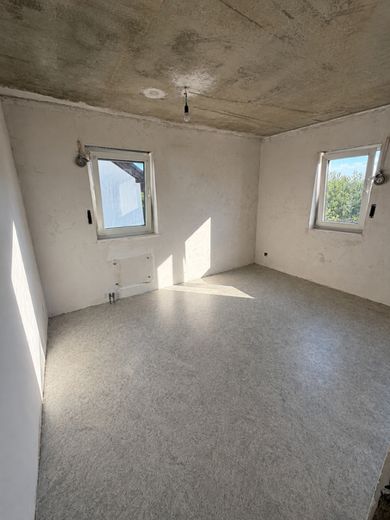 Puderbach'ta kiralık 3 odalı daire (88m²) teraslı, şu anda yenileniyor – Kinder/Arbeitszim (Istzustand)