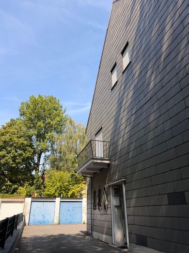 Appartamento di 2,5 locali + garage + ingresso privato + giardino, direttamente presso la TU Dortmund e il parco tecnologico di Dortmund – Wohnungseingang/ Einfahrt