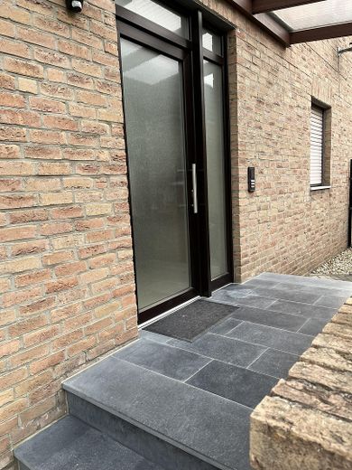 Kernsanierte Gartenwohnung mit Terrasse, Einbauküche und Garage in gefragter Lage von Erkelenz – Hauseingang