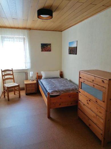 PROVISIONSFREI Großzügiges Einfamilienhaus mit Scheune und Garage in ruhiger Lage von Fladungen / Rhön – Sonnentau