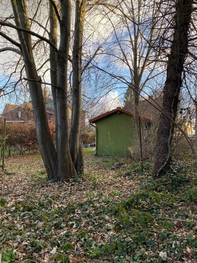 *Grundstück mit Altbestand, ideal zur Bebauung mit einem großen EFH, oder einem Zweifamilienhaus !!!* – Grundstück zum Haus