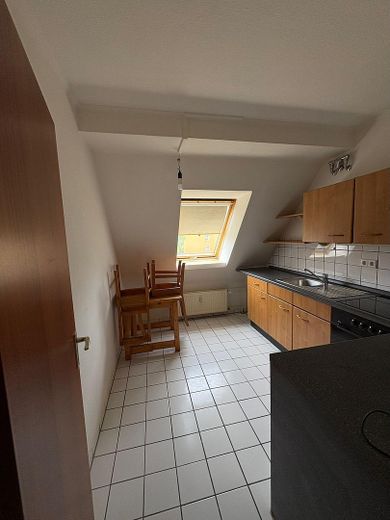 Küche mit Blick aus dem Flur