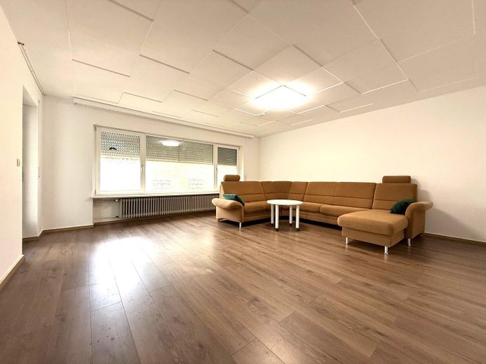Просторий, гарний будинок із садом * у Ларі – Wohnzimmer
