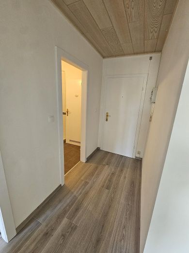 Appartement spacieux et ensoleillé de 3 pièces – Flur 