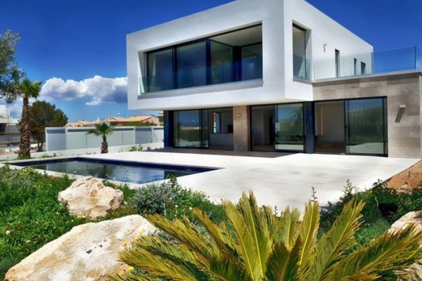 Neue, hochwertige Villa im Bauhausstil auf Mallorca zu verkaufen