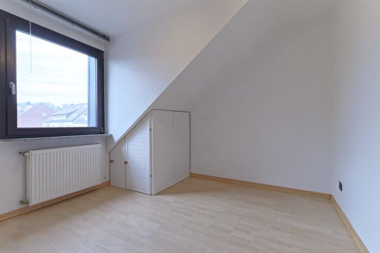 SENZA PROVVIGIONE: Luminoso appartamento di 4 locali a OB-Sterkrade -Eccellenti condizioni energetiche! – Kinderzimmer-Arbeitszimmer