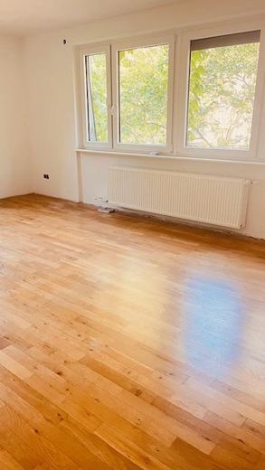 sanierte 3-Zimmerwohnung mit 2 Balkonen Nähe Wasserturm – Wohnzimmer