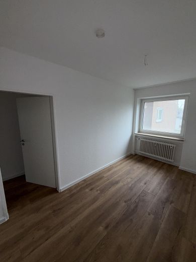 appartamento ristrutturato di 3 locali con balcone e ottimi collegamenti con i trasporti pubblici – Kinderzimmer
