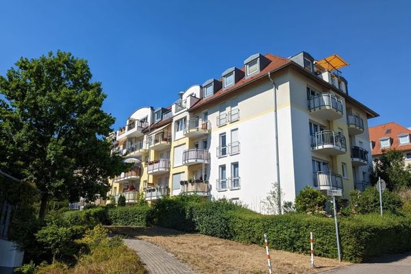 Appartamento bilocale affittato con balcone e posto auto interrato a Dresda