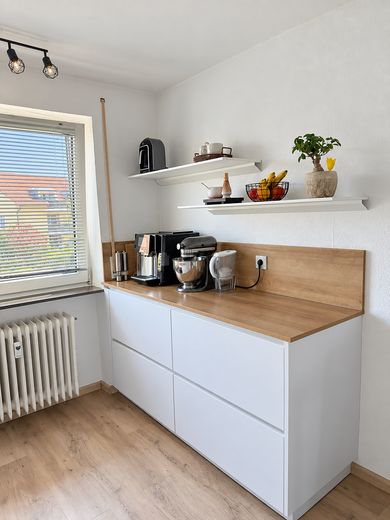 Appartement rénové lumineux de 3 pièces avec balcon à Pfullendorf – Küche Arbeitsfläche