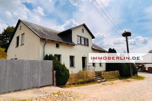 IMMOBERLIN.DE - Ein-/Zweifamilienhaus mit Nebengebäuden & Potenzial in ländlicher Lage nahe See