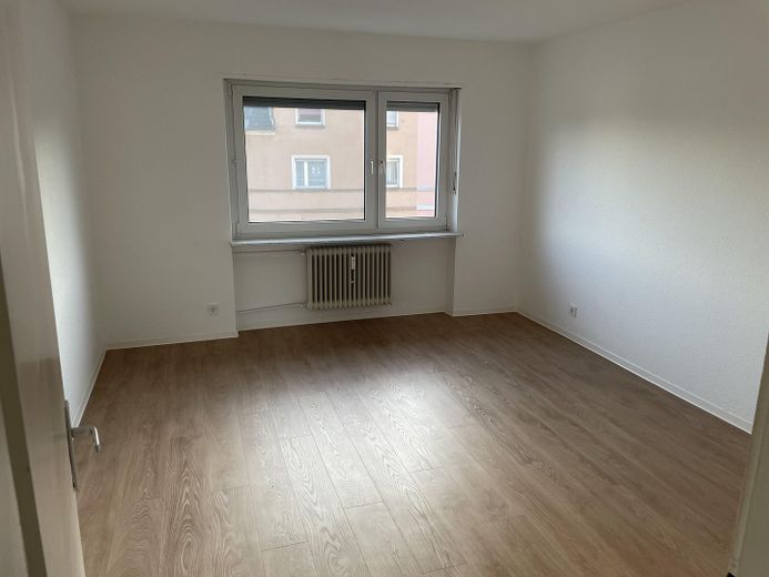 Appartement de 3 pièces avec grand balcon à Heusweiler – Schlafzimmer