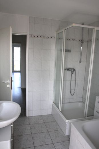 Tussenwoning met veel ruimte voor het gezin – Badezimmer