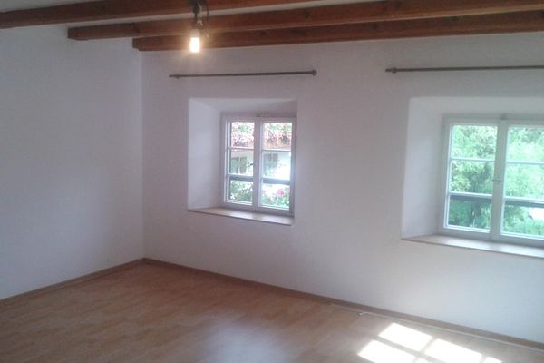 POWIERZCHNIA DO ZAGOSPODAROWANIA! Przytulne mieszkanie 3-pokojowe, 95 m², balkon, widok na góry, Chiemsee i Alpy