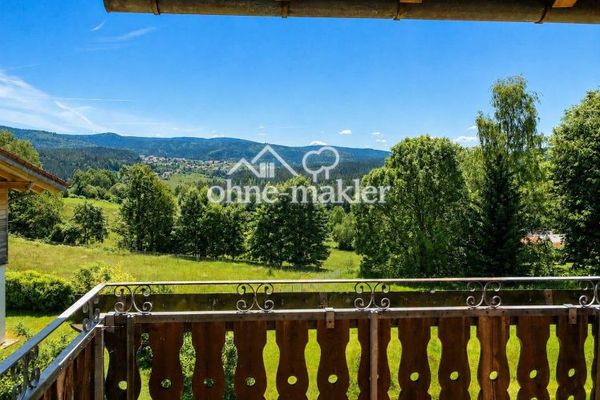Luminoso appartamento di 3 locali con balcone e vista sulle montagne