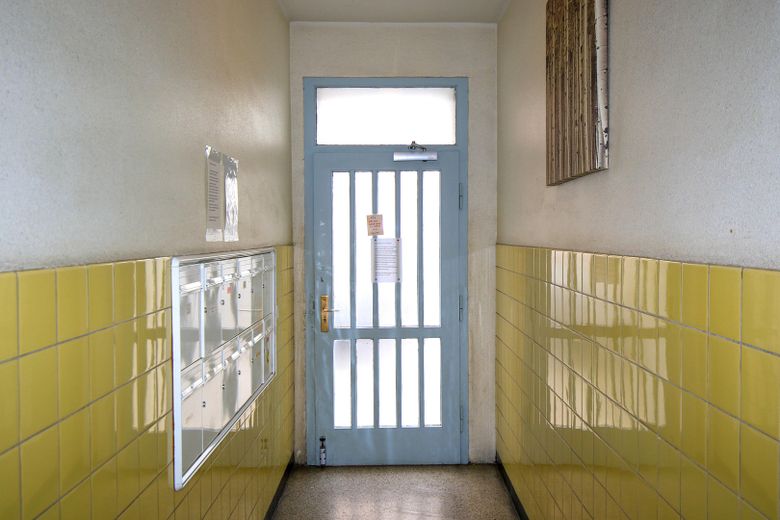 Urbaner Wohntraum mit Tiefgarage: 2-Zimmer kernsaniert – ideal für Paare, Single oder Investment – Hauseingang