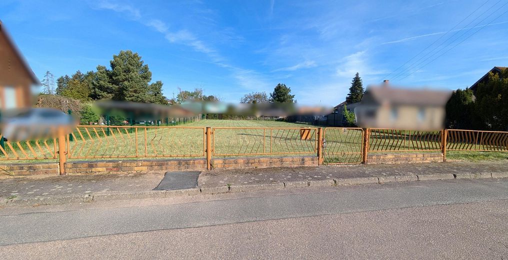 876 sqm building plot - serviced - electricity connection incl. meter – Straßenansicht
