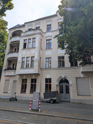 Provisionsfrei: Helle, bezugsfreie 2-Zimmer Altbauwohnung mit Südwest-Balkon im Florakiez – Photo 16