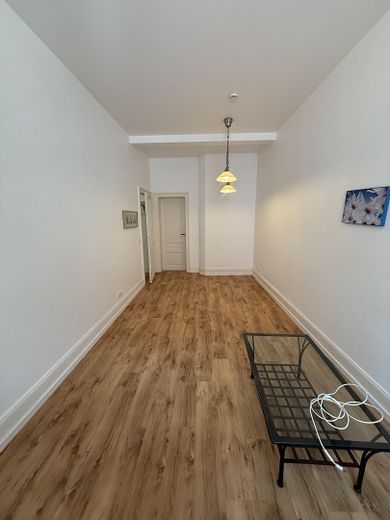 2 Zimmer-Wohnung in zentraler Lage in Frankfurt Sachsenhausen – Wohnzimmer