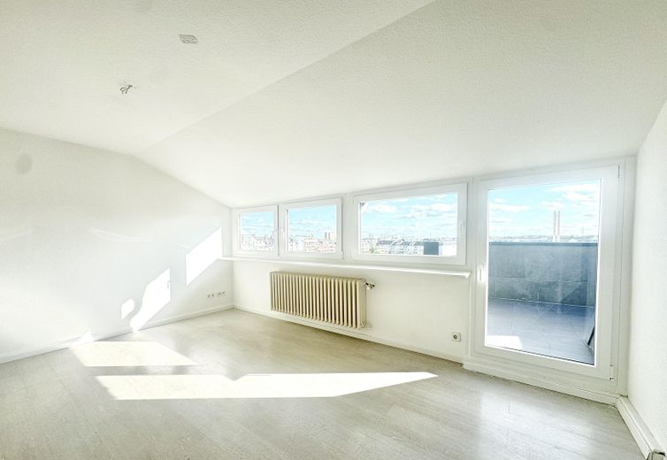 D`Bilk Uni / Top Provisionsfrei ! Super 2 Zimmer Wohnung – Wohnzimmer