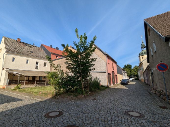 Gartenansicht und Kirche