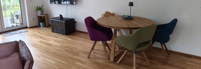 Ekskluzywne mieszkanie na parterze z 3 pokojami i ogrodem – Wohnen/Essen