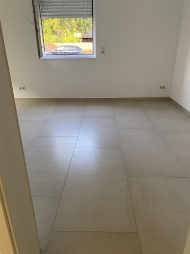 Nuova costruzione 2022 | Appartamento al piano terra di 3,5 locali con giardino, terrazza e ascensore a Hannover-Misburg – Foto 18