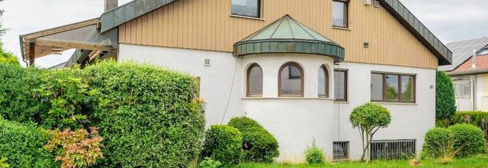 Repräsentatives 2-Familienhaus mit Ausbaupotential in begehrter Wohnlage – Außenansicht