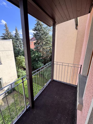 Luminoso appartamento di 2 locali con balcone e cucina attrezzata in posizione tranquilla – ideale per single – Balkon