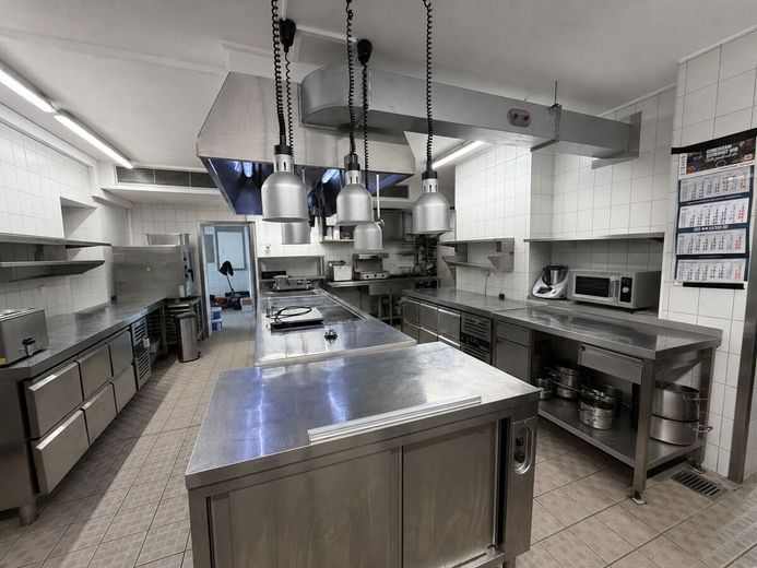 Etabliertes Hotel- &amp; Gastro-Anwesen am Wiehengebirge umfassend modernisiert – Küche