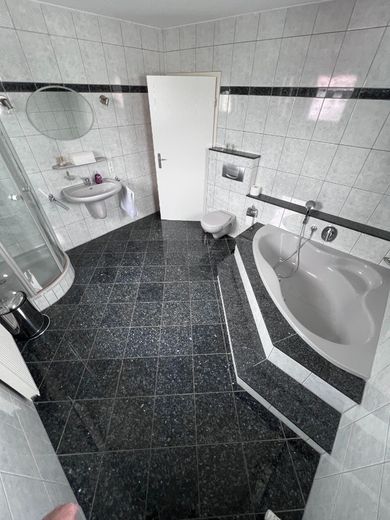 Bad - www.immobilien-heise.de