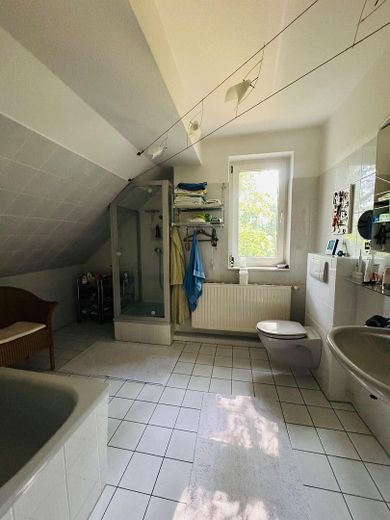 Elternbadezimmer im OG