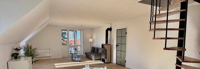 Frisch sanierte 3-ZKB Maisonette mit 2 Balkonen, Tiefgarage, Kamin in ruhiger Lage - Provisionsfrei