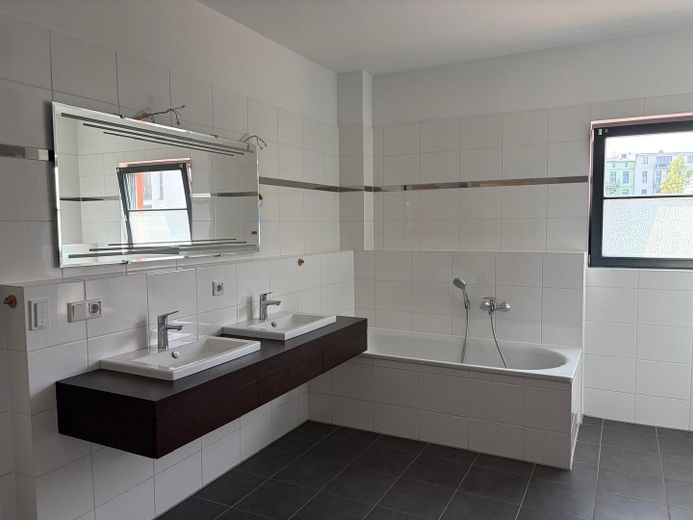 Hochwertige 3-Zimmer-Wohnung im Rostocker Bahnhofsviertel – Bad