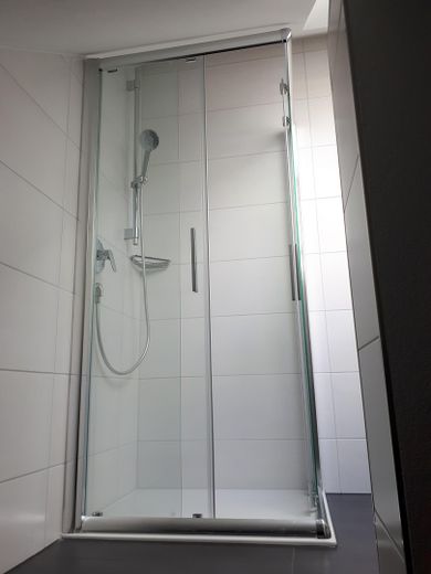 Doppelhaushälfte mit Garten – DG - Badezimmer