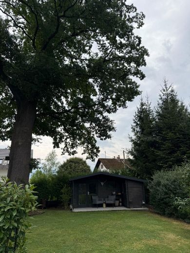Exklusives Einfamilienhaus mit Keller und sehr großem Grundstück – großes 2 Raum Gartenhaus 