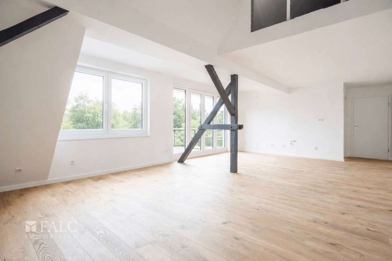 SAARN: Licht, Luft und Loft-Feeling - sanierte 3-Zimmer-Dachgeschosswohnung mit Balkon – Offene Wohnküche