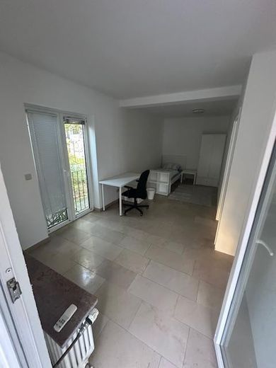 WG Zimmer möbliert 3